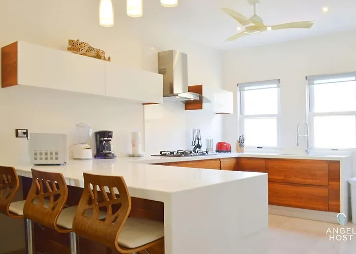 Penthouse Escape W Hot Tub & Bbq Grill Apartment *