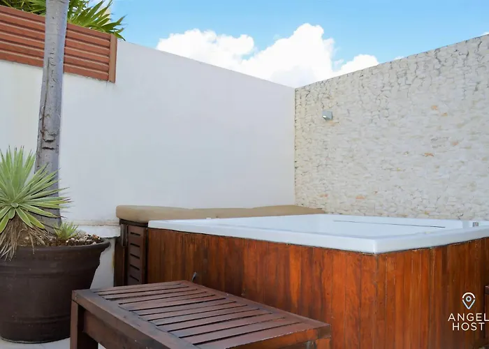 Penthouse Escape W Hot Tub & Bbq Grill *